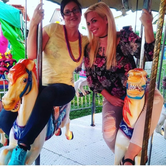 Meet your Posher, Kelly - Picture 2 of 2